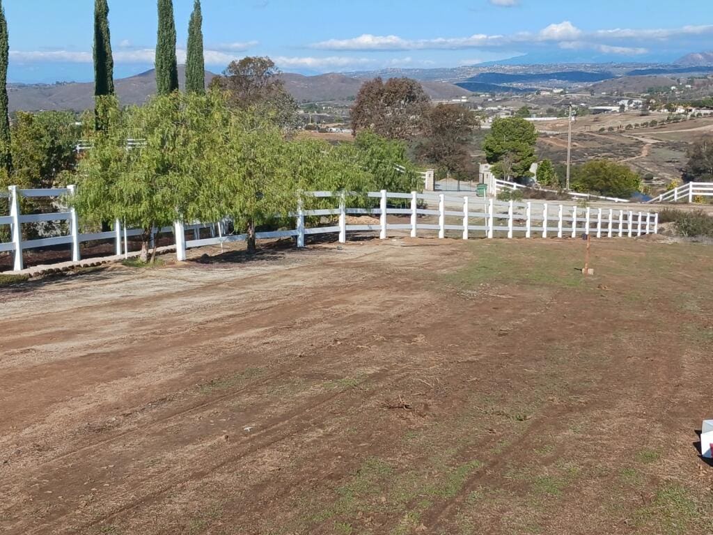 3-rail vinyl ranch fence