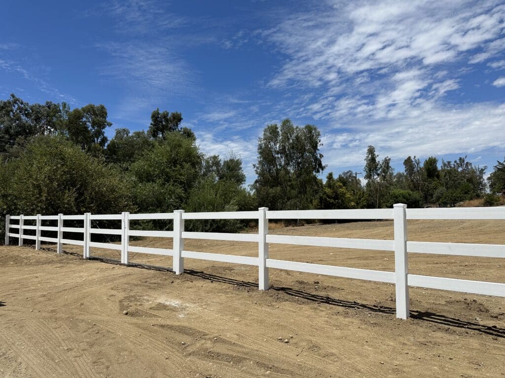 3-rail vinyl fence