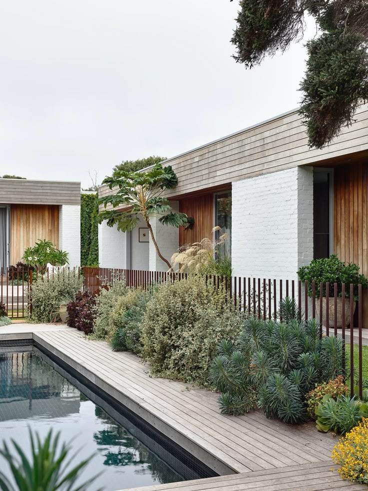 Vinyl fence — residential