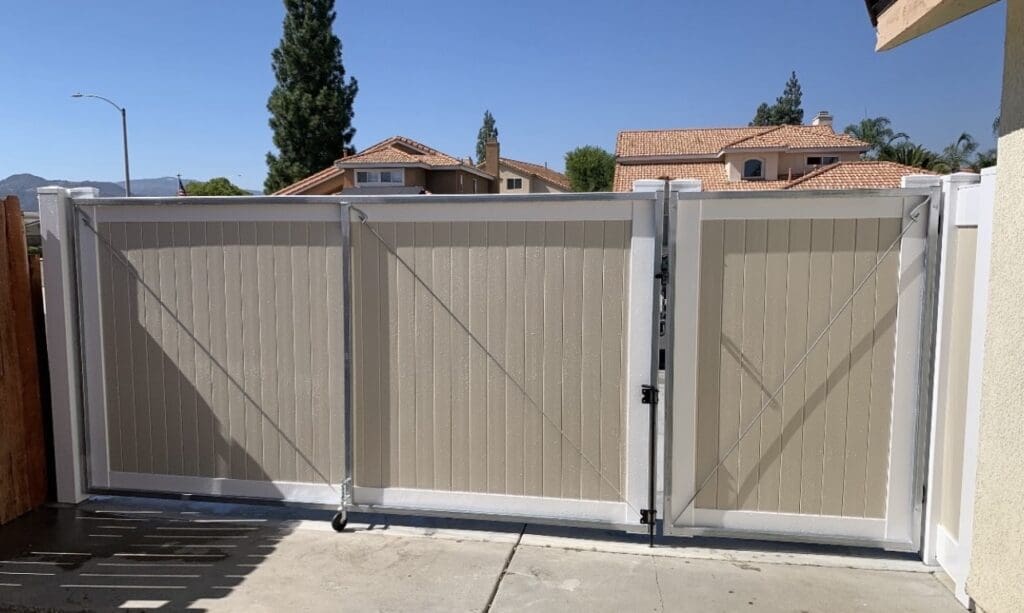 RV gate — wide opening
