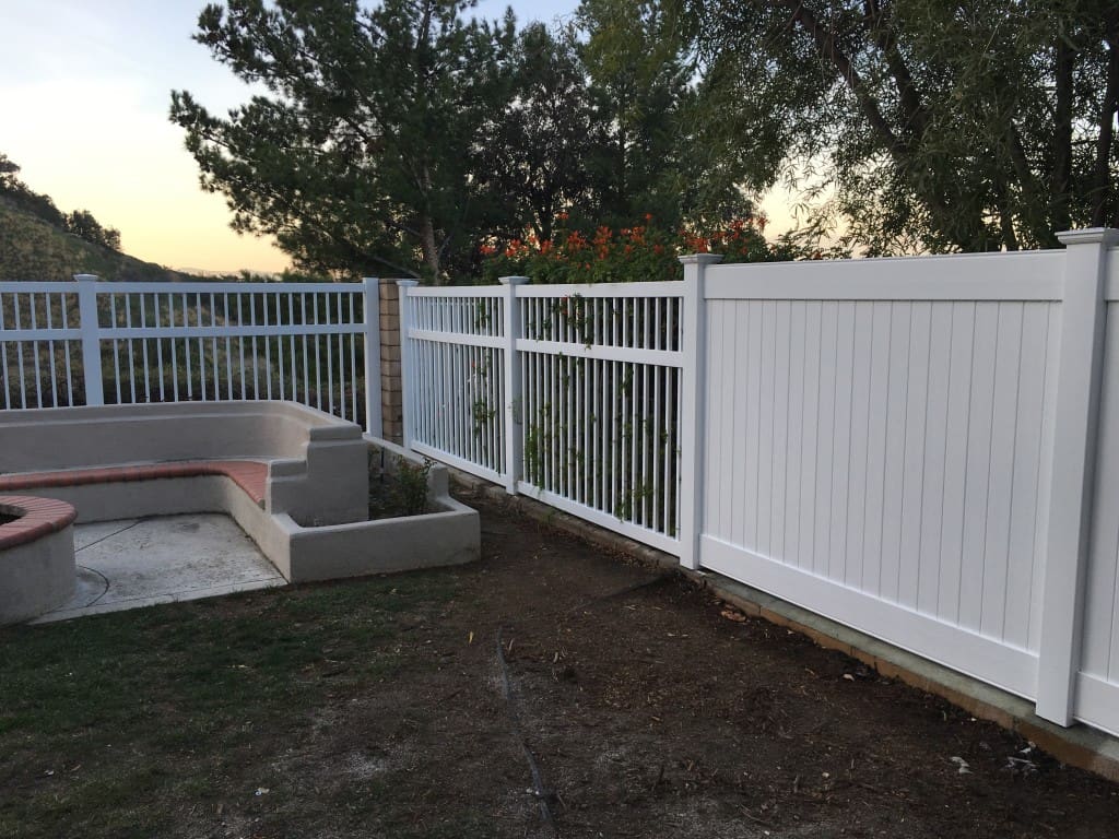 Vinyl fence with gate