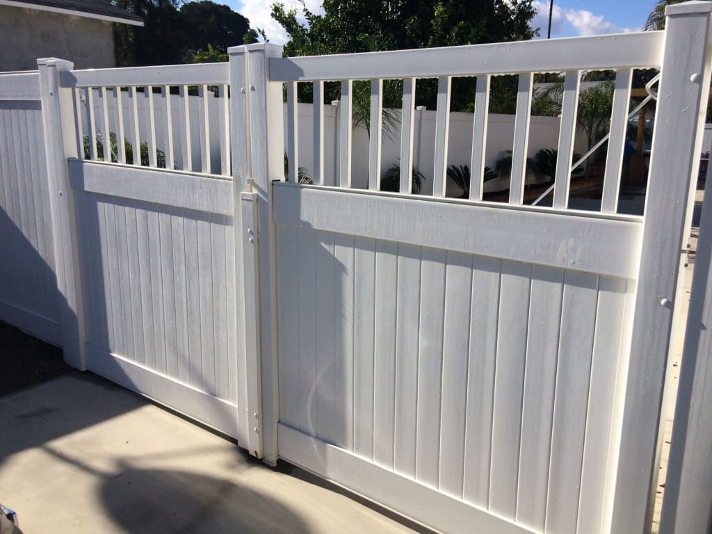 Vinyl fence — long run installation