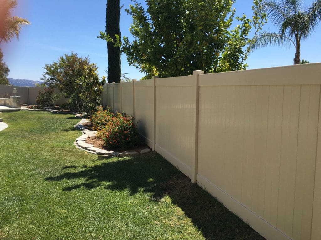 Vinyl privacy gate