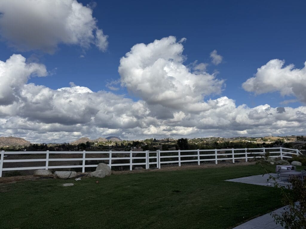 Vinyl ranch rail fence